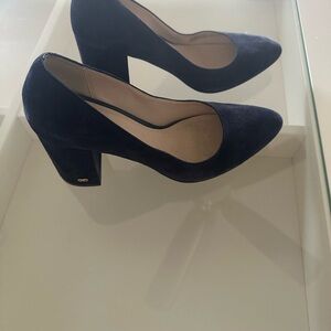 Elegant Black Suede Women's Pumps